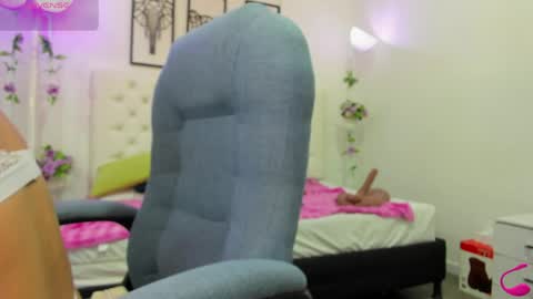 Snapshot of jenny_stark chatting on May 19, 11:16 am jenny_stark online show from May 19, 11:16 am