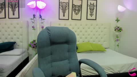 Snapshot of jenny_stark chatting on May 22, 11:05 am jenny_stark online show from May 22, 11:05 am