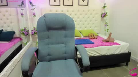 Snapshot of jenny_stark chatting on May 28, 11:07 am jenny_stark online show from May 28, 11:07 am