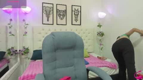 Snapshot of jenny_stark chatting on June 30, 11:11 am jenny_stark online show from June 30, 11:11 am