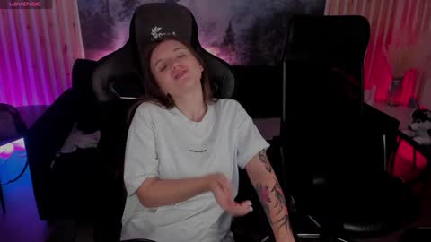 Snapshot of jennydens chatting on January 11, 11:23 am Jenny NO Nude online show from January 11, 11:23 am