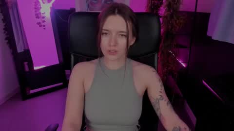 Snapshot of jennydens chatting on February 27, 8:50 am Jenny NO Nude online show from February 27, 8:50 am