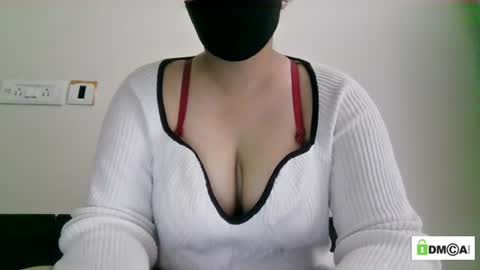 Snapshot of jennydolphin chatting on June 18, 4:35 am Jenny online show from June 18, 4:35 am