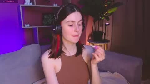 Snapshot of jennyfer_me chatting on June 13, 12:58 pm jennyfer_me online show from June 13, 12:58 pm