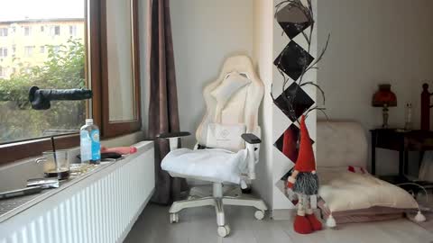 Snapshot of jennywildd chatting on October 24, 2:13 pm infamous blondiechloe. Jennyjennywildd online show from October 24, 2:13 pm