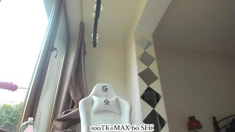 Snapshot of jennywildd chatting on June 2, 3:14 pm infamous blondiechloe. Jennyjennywildd online show from June 2, 3:14 pm