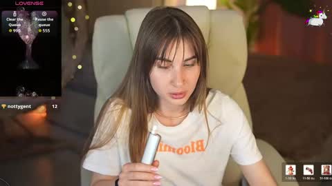 Snapshot of jennyyluv chatting on May 27, 2:30 am JENNY online show from May 27, 2:30 am