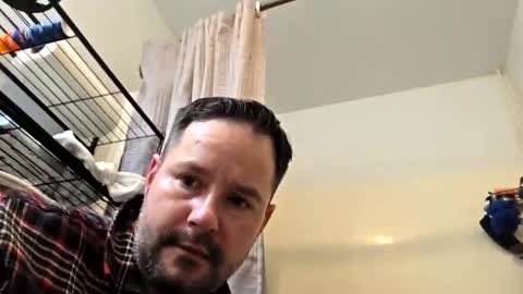 Snapshot of jerbonezgood chatting on January 16, 12:25 am Lous online show from January 16, 12:25 am