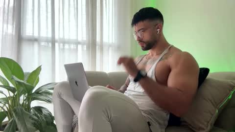 Snapshot of jeremy_harden chatting on June 7, 12:42 pm Jeremy online show from June 7, 12:42 pm