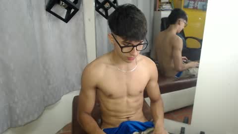 Snapshot of jeremy_job chatting on May 16, 12:04 pm Jeremy online show from May 16, 12:04 pm