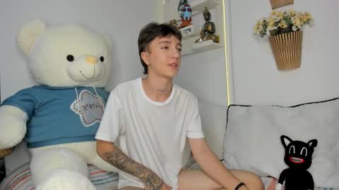 jero independent model online show from February 20, 12:05 pm