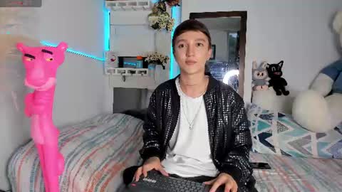 Snapshot of jeremy_salvatore_ chatting on June 19, 11:08 pm jero independent model online show from June 19, 11:08 pm