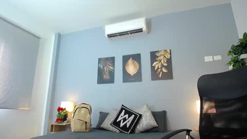 Jeremy Lowe online show from December 12, 1:06 pm