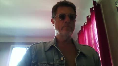Snapshot of jerflor chatting on May 15, 11:39 am jerflor online show from May 15, 11:39 am