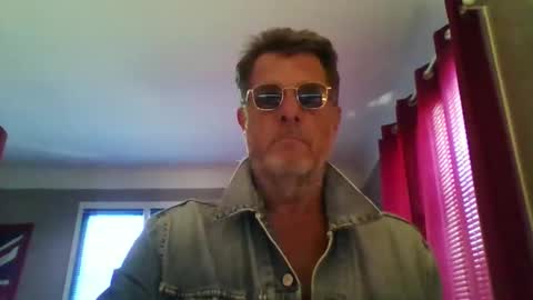 Snapshot of jerflor chatting on May 24, 2:22 pm jerflor online show from May 24, 2:22 pm