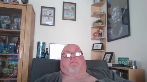 Snapshot of jerseyhammer01 chatting on May 5, 8:11 am Harry online show from May 5, 8:11 am