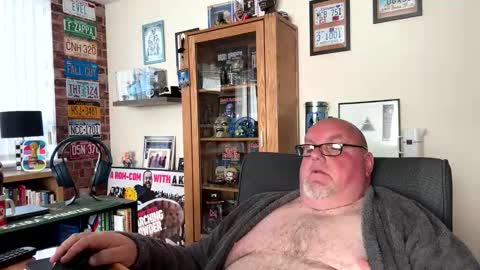 Snapshot of jerseyhammer01 chatting on May 27, 7:27 am Harry online show from May 27, 7:27 am