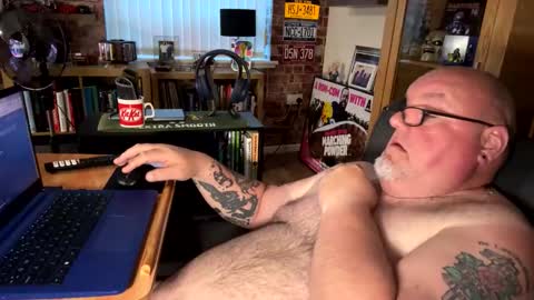Snapshot of jerseyhammer01 chatting on May 30, 8:17 pm Harry online show from May 30, 8:17 pm