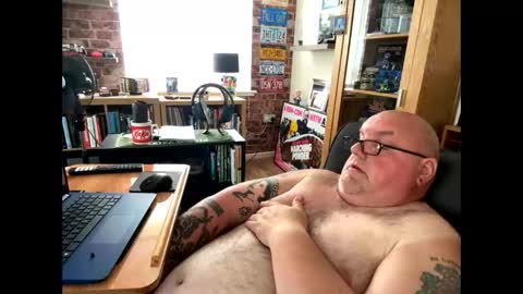 Snapshot of jerseyhammer01 chatting on June 1, 4:31 pm Harry online show from June 1, 4:31 pm