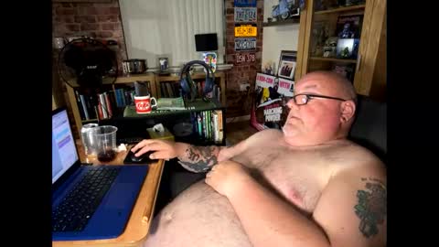 Snapshot of jerseyhammer01 chatting on June 2, 10:56 pm Harry online show from June 2, 10:56 pm