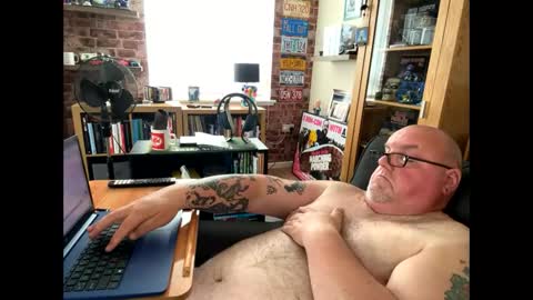 Snapshot of jerseyhammer01 chatting on June 4, 3:18 pm Harry online show from June 4, 3:18 pm
