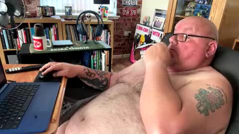Snapshot of jerseyhammer01 chatting on June 8, 7:53 am Harry online show from June 8, 7:53 am