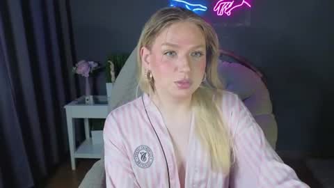 jes_solar online show from July 25, 3:53 pm