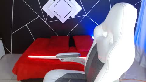 Snapshot of jesiclark chatting on January 26, 2:03 am sofi online show from January 26, 2:03 am