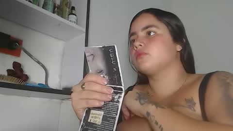Snapshot of jess_beauty chatting on April 5, 12:52 am jess beauty online show from April 5, 12:52 am
