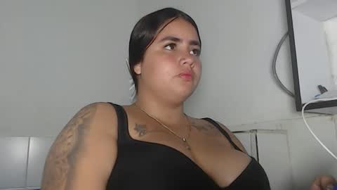 Snapshot of jess_beauty chatting on April 22, 3:53 am jess beauty online show from April 22, 3:53 am