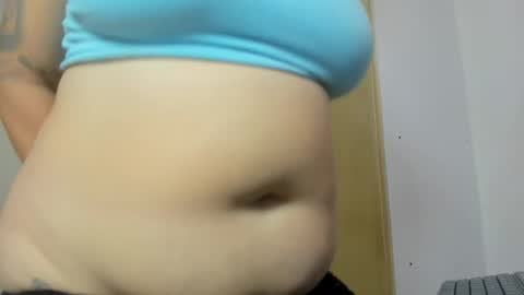 Snapshot of jess_beauty chatting on July 8, 9:52 pm jess beauty online show from July 8, 9:52 pm
