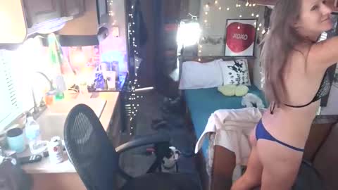 Snapshot of jess_dutton chatting on May 26, 6:15 pm Jessica online show from May 26, 6:15 pm
