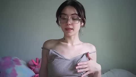 Snapshot of jessa_vibe chatting on November 13, 7:18 am Jessica but u can call me Jessa online show from November 13, 7:18 am