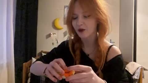 Susie online show from April 7, 3:45 pm