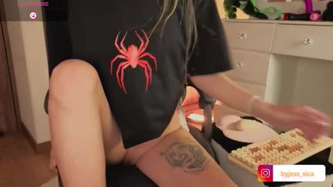 Snapshot of jessica__04 chatting on November 9, 2:21 am jessica__04 online show from November 9, 2:21 am