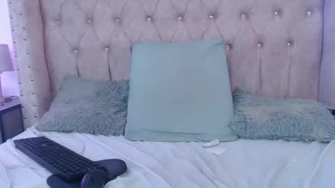 Jessica  online show from October 25, 3:51 pm