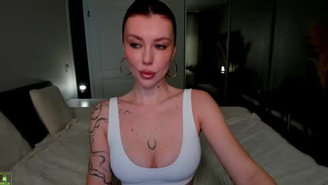 Snapshot of jessica_gill chatting on February 19, 7:17 am Jessica online show from February 19, 7:17 am