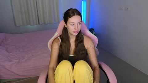 Snapshot of jessica_hanson chatting on May 18, 3:24 am Jessy online show from May 18, 3:24 am