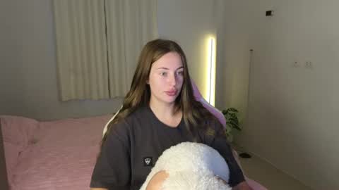 Snapshot of jessica_hanson chatting on June 19, 3:22 am Jessy online show from June 19, 3:22 am