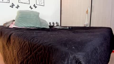 Snapshot of jessica_lovely77 chatting on February 19, 2:33 am Jessica online show from February 19, 2:33 am