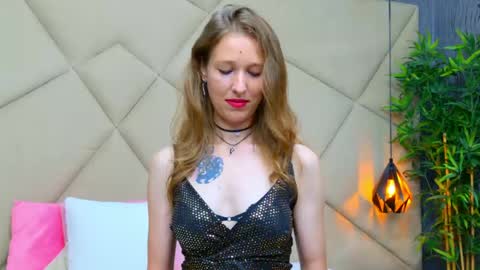 Snapshot of jessicagibson chatting on June 7, 9:29 pm Jessica online show from June 7, 9:29 pm
