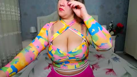 single mommy online show from December 3, 5:04 am