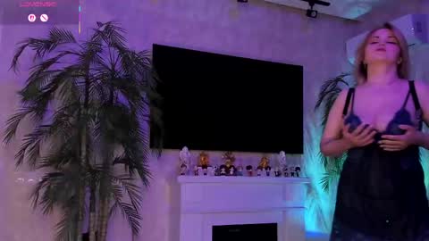 Gloria   online show from May 29, 11:58 pm