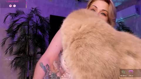 Gloria   online show from June 2, 11:51 pm