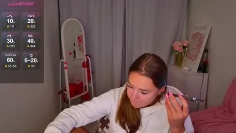 Snapshot of jessiestarz chatting on February 20, 2:06 pm Jessi online show from February 20, 2:06 pm