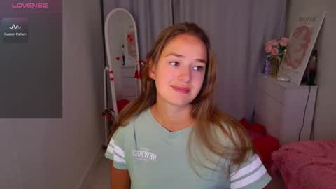 Snapshot of jessiestarz chatting on February 21, 1:56 pm Jessi online show from February 21, 1:56 pm