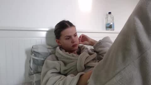 jessieryan online show from November 15, 6:22 am