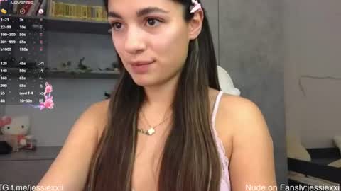 Snapshot of jessiexxi chatting on June 17, 2:03 am Jessie TG channel online show from June 17, 2:03 am