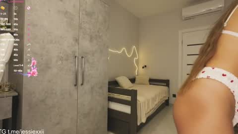 Snapshot of jessiexxi chatting on July 28, 2:07 am Jessie TG channel online show from July 28, 2:07 am
