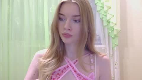 Snapshot of jessika__peach chatting on September 29, 5:18 pm Marina online show from September 29, 5:18 pm